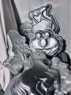 7 wilton cake pans