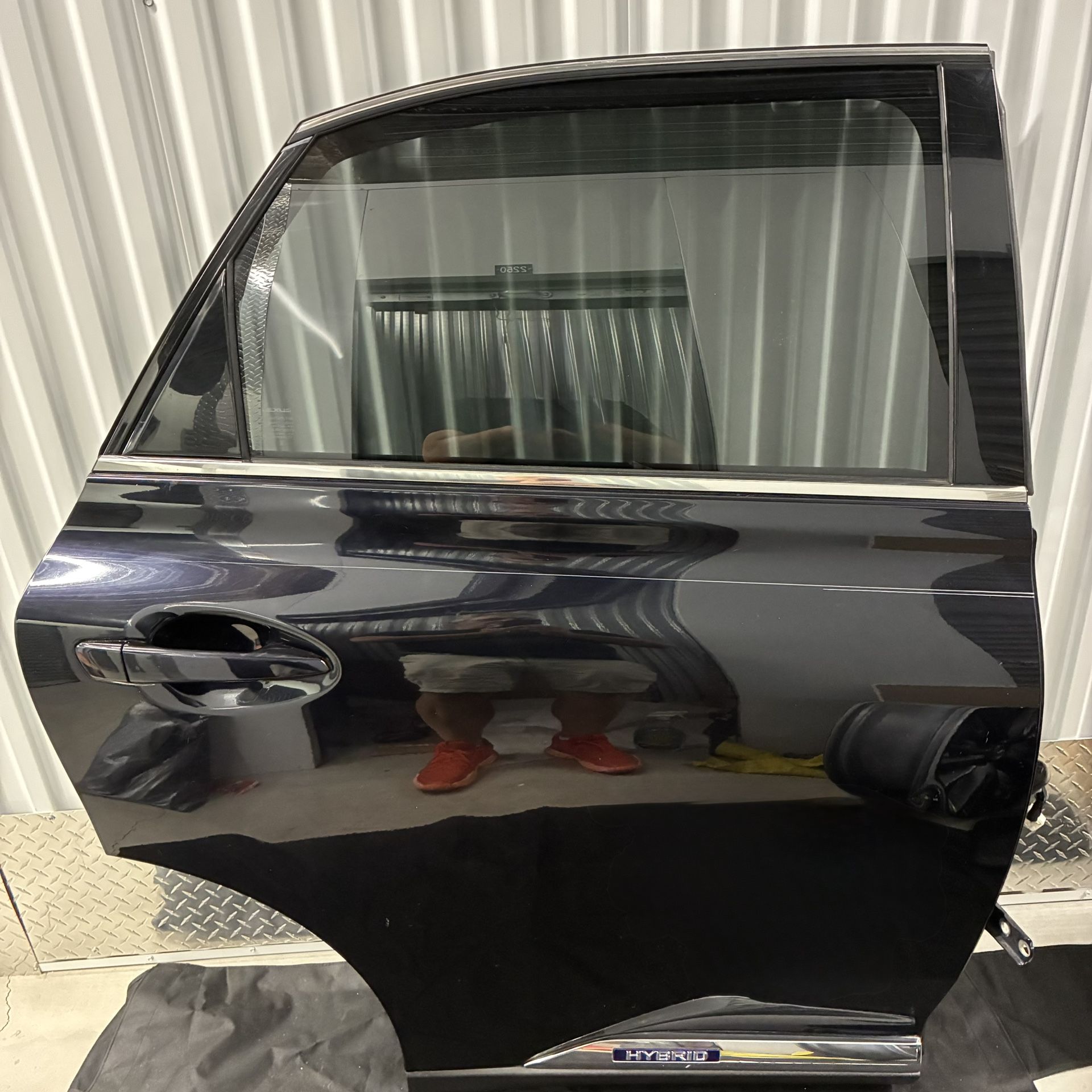 2011 Lexus Rx 450 H passenger side back door complete