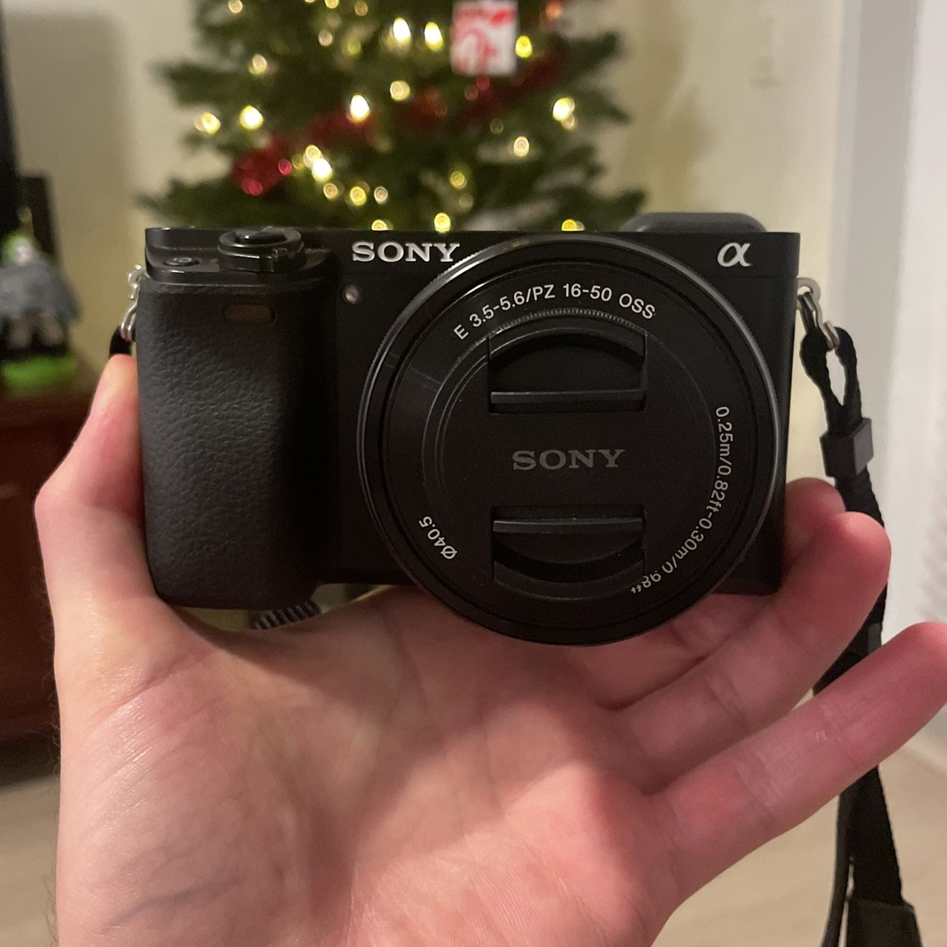 Sony A6000 Mirrorless Camera: Never Used