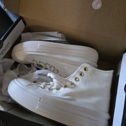 Kids Converse SIZE 3.5 White Brand New