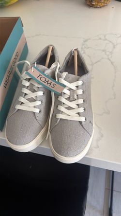 Tom’s brand new size 7 shoes