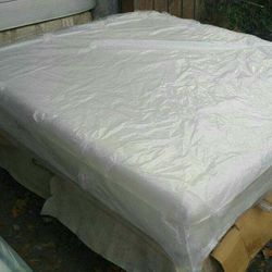 Tempurpedic King Size Mattress And Box Springs      Colchon Tamaño King Con Bases Marca Tempurpedic 