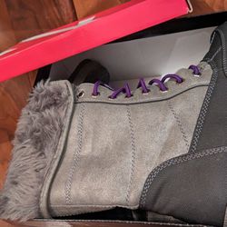 ASHLEY STEWART  BOOTS WITH COUPLE SHADES OF GREY WITH FUR STYLE LINING AND PURPLE LACES!!! 
