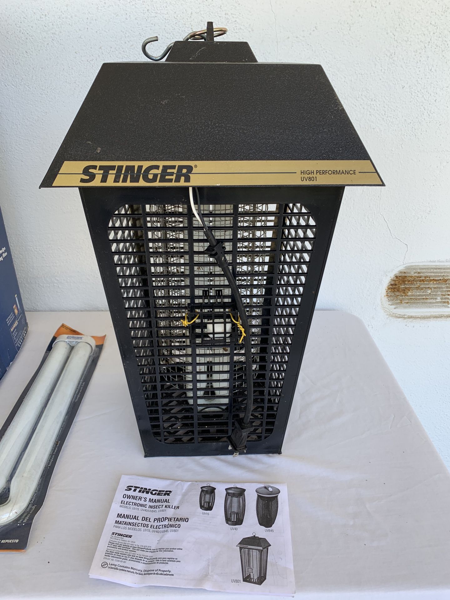 Stinger model UV801, with extra bulb, bug zapper for Sale in Carlsbad