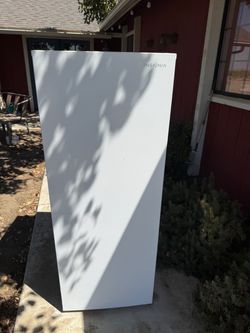 Insignia freezer