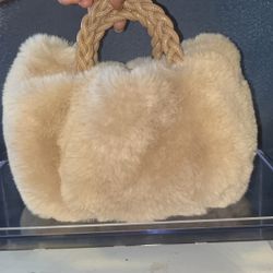 Fluffy Hand Purse 