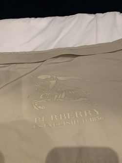 Burberry zipper pouch