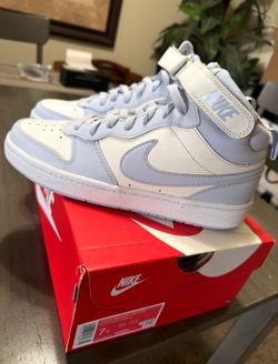 Nike Court Borough Mid