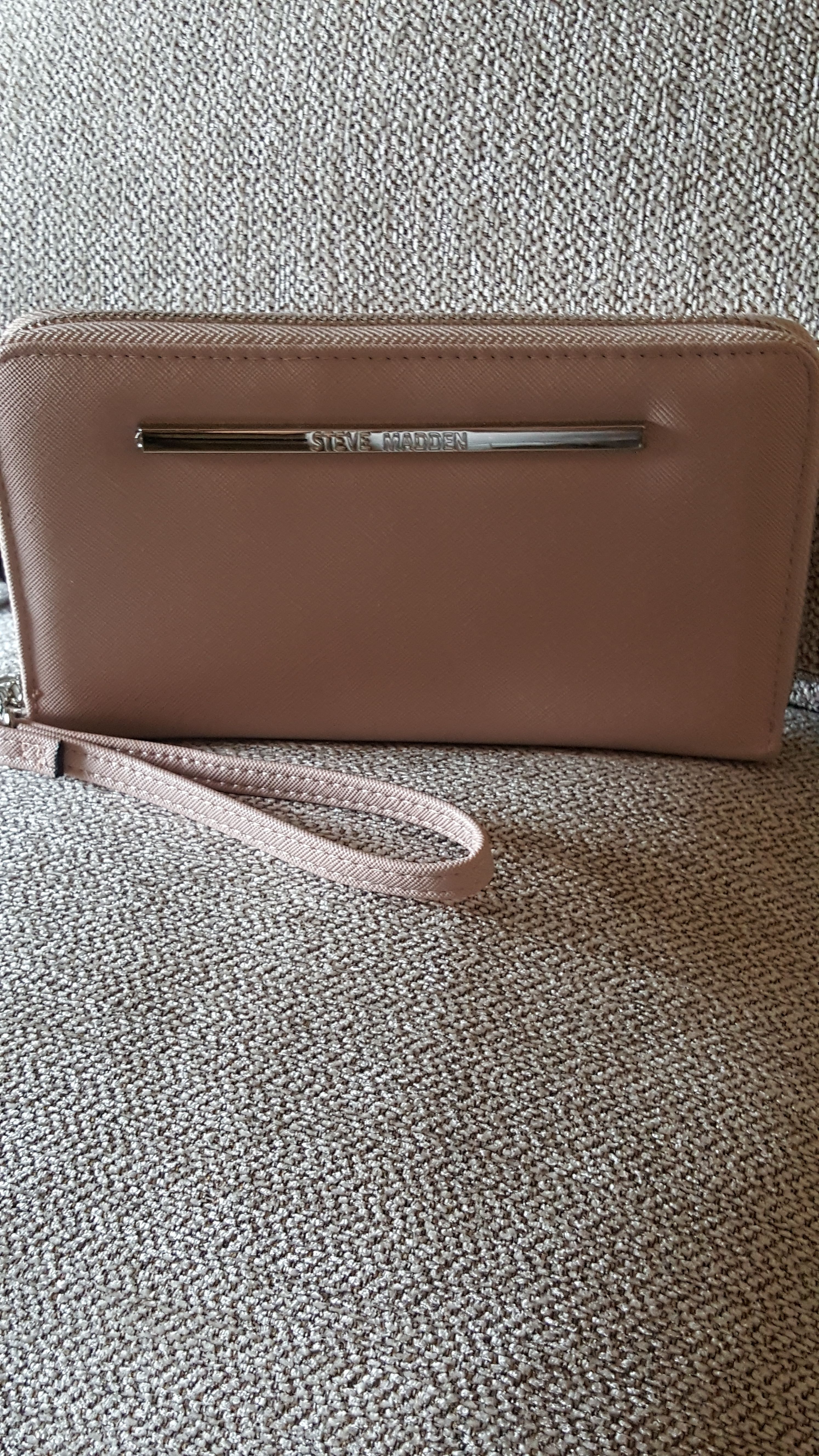 Steve Madden pink wristlet