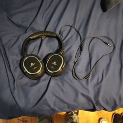 Noise Canceling Headphones 