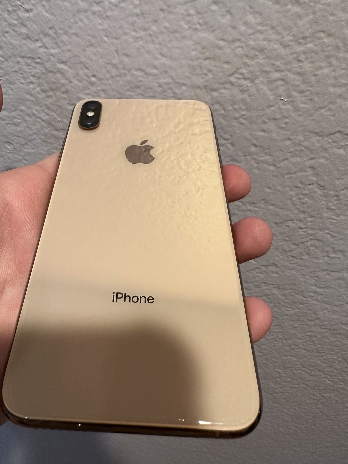 Iphone XS Max Gold 64GB ANY CARRIER Iphone XS Max Gold 64GB ANY CARRIER
