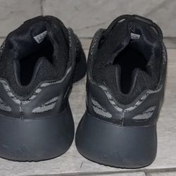 Shoes Bundle (Yeezys&Jordan 4s)
