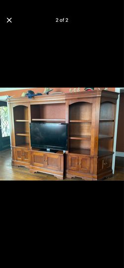 Entertainment center
