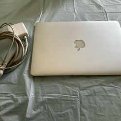 Early 2015 Apple MacBook Air with 1.6GHz Core i5 (13 Inch, 8GB RAM )