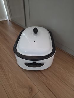 White Electric Slow Cooker with Lid