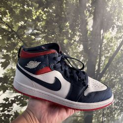 Kids Jordan 1 Mid Tops Size 1.5Y