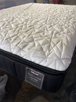 Brand New Queen Sterns & Foster Mattress