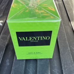 Valentino born in roma green stravaganza