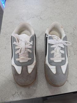 Boys shoes size 5
