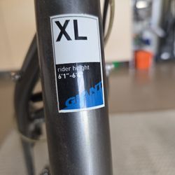 GIANT XL MENS BICYCLE