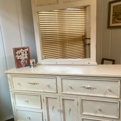 Shabby Chic Dresser With Mirror