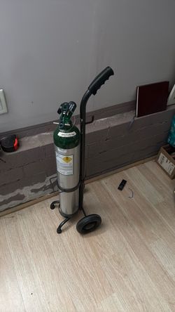 Oxygen compressed tank with carrier