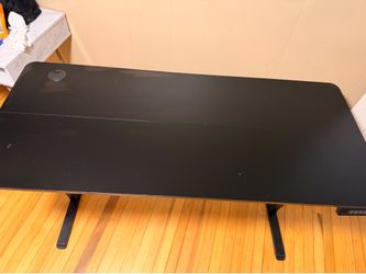 Electric height adjustable desk
