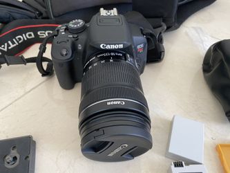 Canon Eos t5i DSLR camera with tons of stuff and tripod