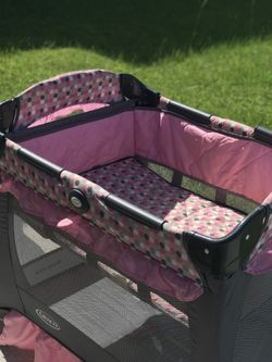 Graco travel 2024 lite crib pink