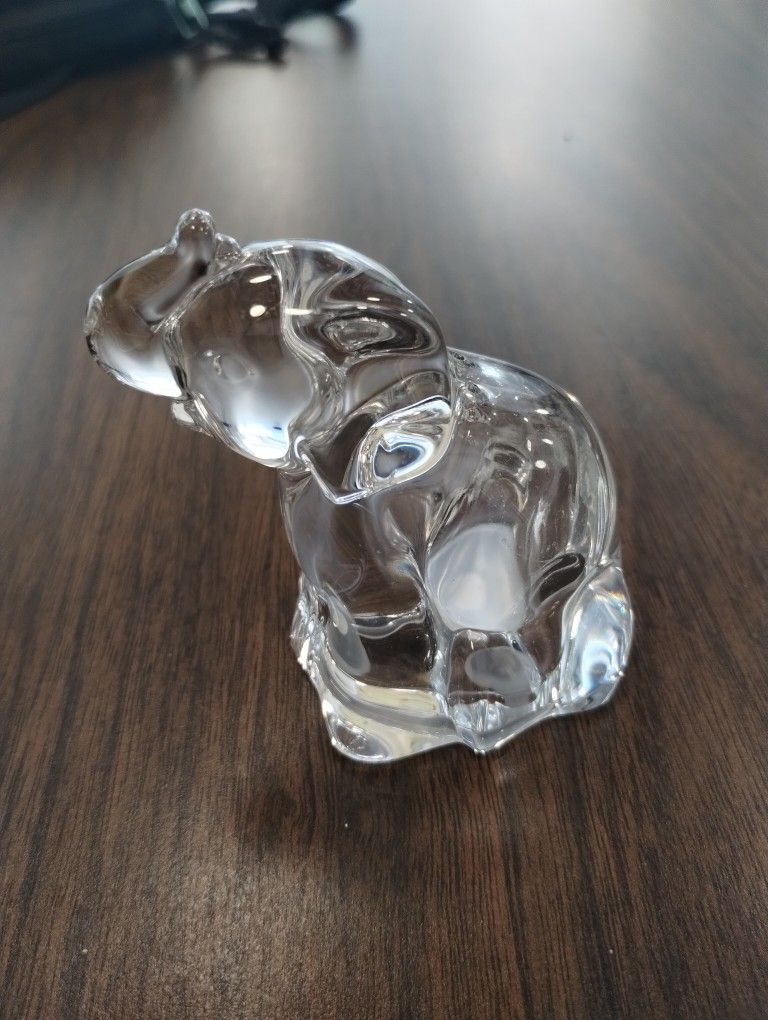 VINTAGE RETIRED GORHAM FINE CRYSTAL GERMANY ELEPHANT SALT AND PEPPER SHAKER
Vintage Retired Gorham Crystal Elephant matching salt and pepper shaker. T