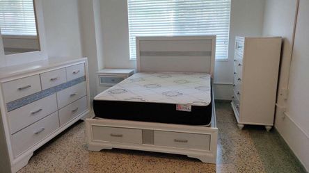 Bedroom set new 5 pieces