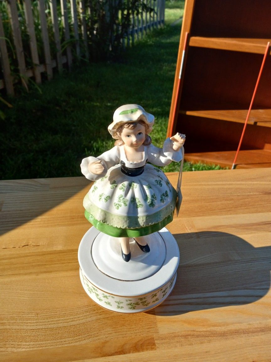 Antique Schmidt Irish Girl Music Box
