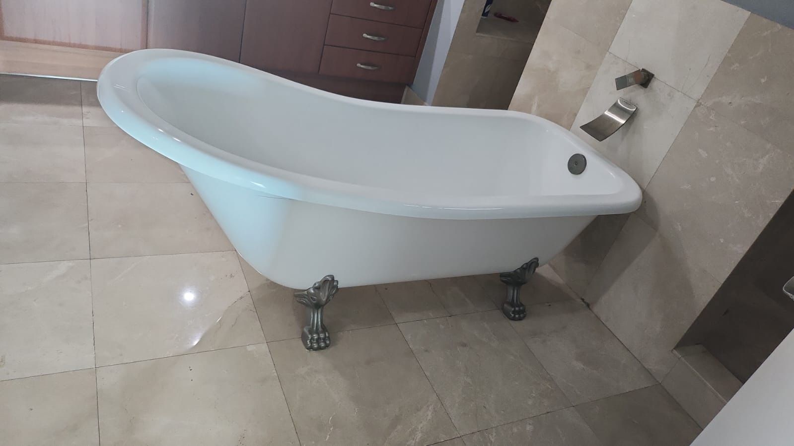 Claw Feet Bath Tub for Sale in Aventura, FL OfferUp