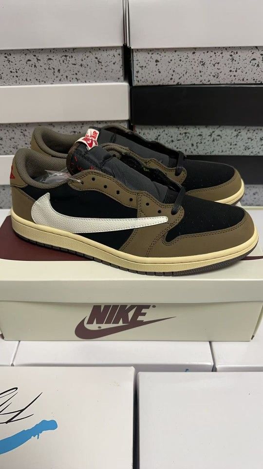 Nice low-top sneakers