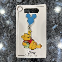 Disney Parks Pin Winnie the Pooh & Blue Balloon with Hunny Pot Trading .  Brand new on original card. 