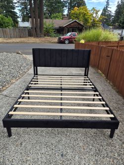 🛏️Black Velvet QUEEN Platform Bed Frame-Excellent/Like New Condition