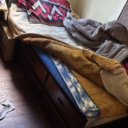 TWIN SIZE BED FRAME... FREE FIRST COME FIRST SERVE