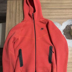 Red Nike Tech Fleece 