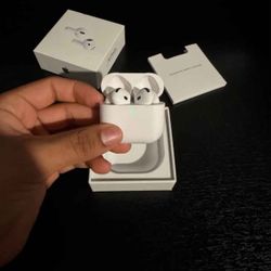 Apple AirPods 4 With Active Noise Cancellation 