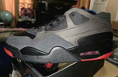 Air Jordan 4 RM Size 7 Youth...8.5 Women's 