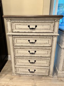 Dresser 