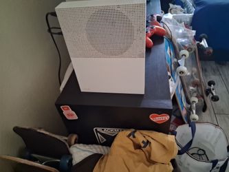 Xbox one s got 6 games plus controller