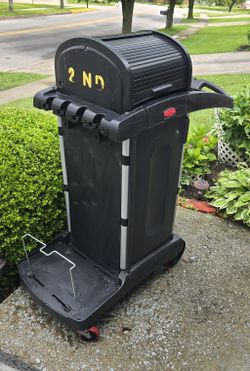 Rubbermaid Janitor Service Cleaning Cart