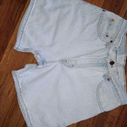 Levi Woman's Shorts 