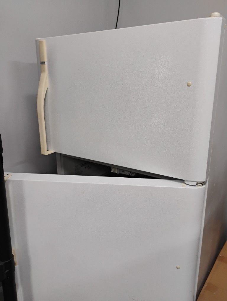 Kenmore Refrigerator 