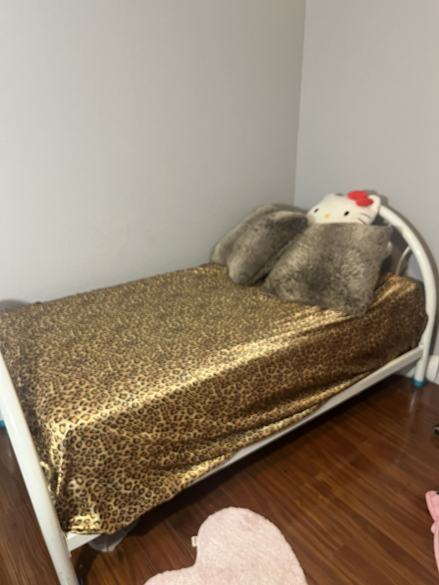 twin bed frame and mattresses 
