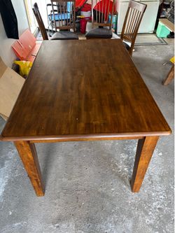 Kitchen table + 4 chairs