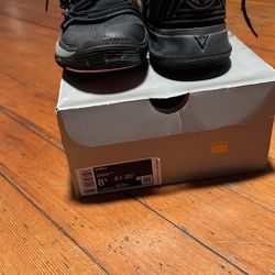 Nike kyrie 5 “black rainbow insoles”