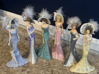 Collection Of 6 Porcelain Elegant Pieces