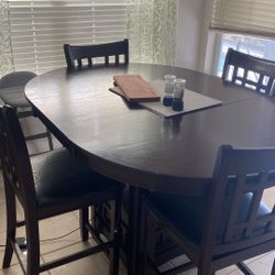 Dining table with chairs 
